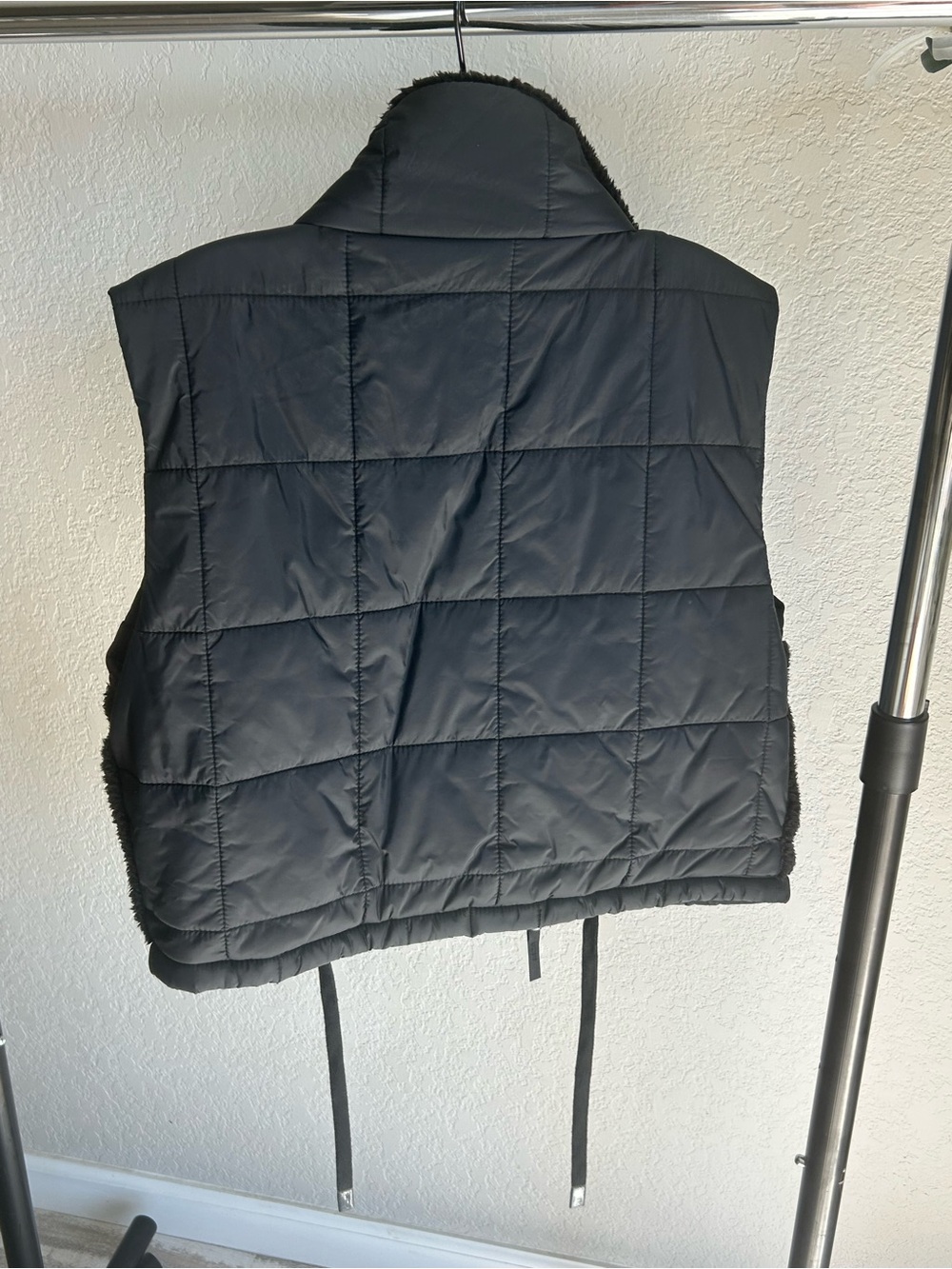 JoyLab Lined Black Sherpa Vest - Women's - Picture 5 of 8